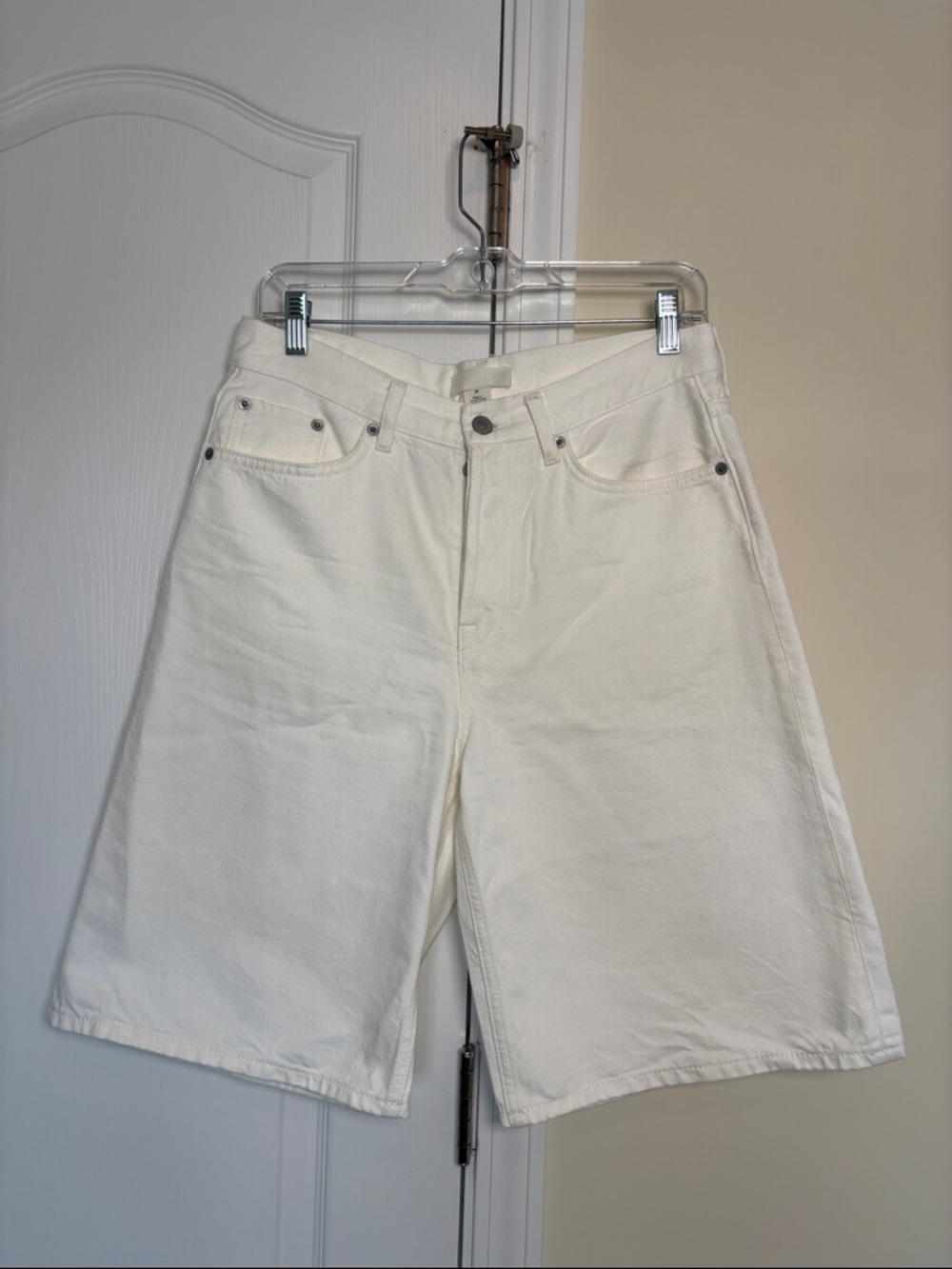COS KNEE-LENGTH DENIM SHORTS white size 28 - Picture 3 of 8